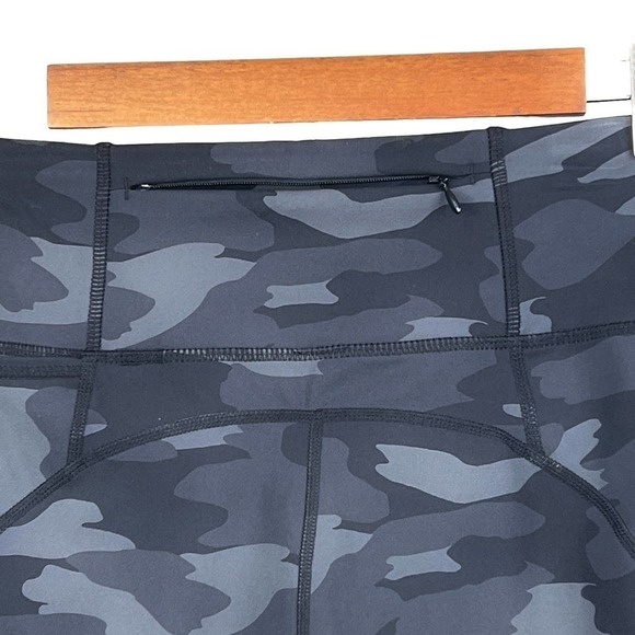 Sweaty BETTY POWER HIGH WAIST POCKET BIKER SHORTS BLACK TONAL CAMO SIZE 4-6 NWT - Picture 8 of 15